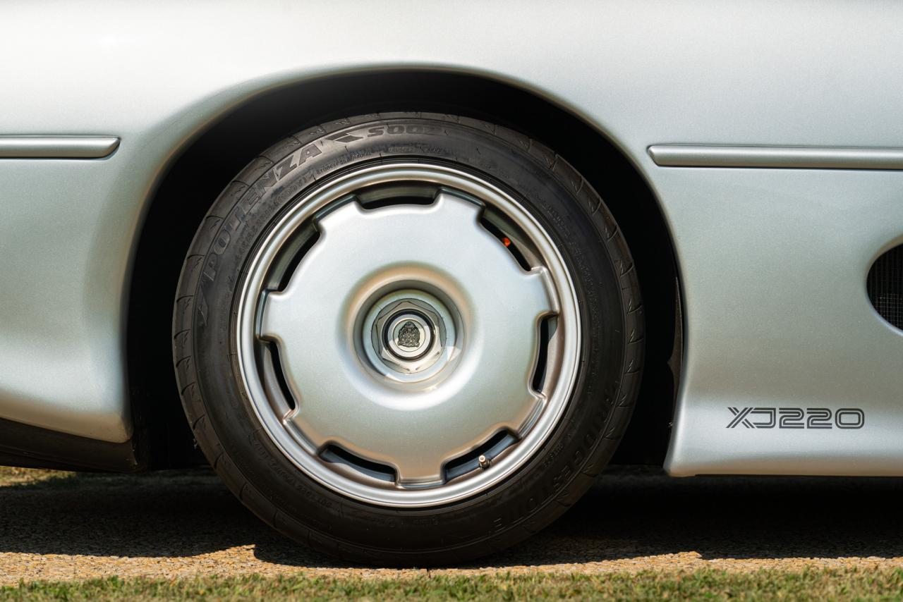 1993 Jaguar XJ 220