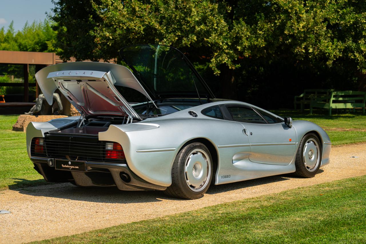 1993 Jaguar XJ 220