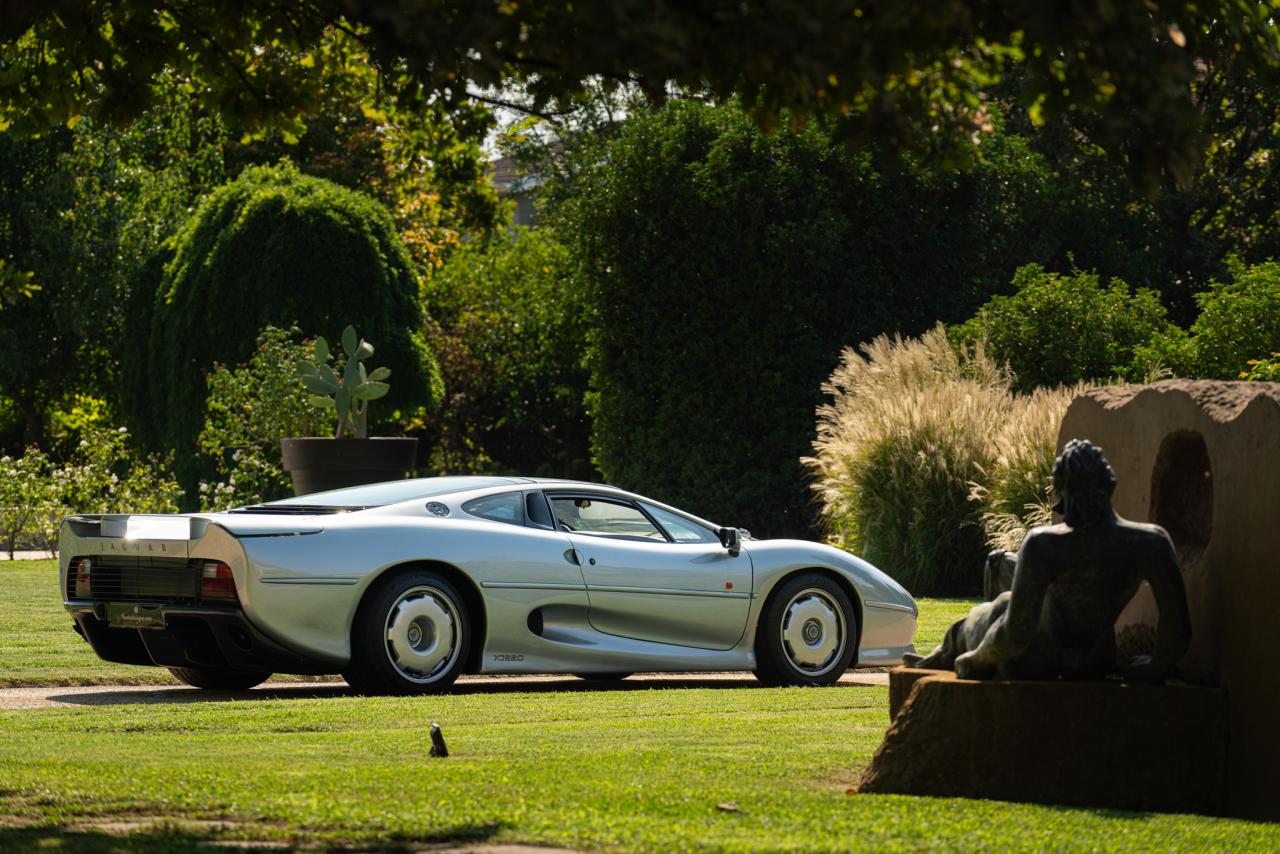 1993 Jaguar XJ 220