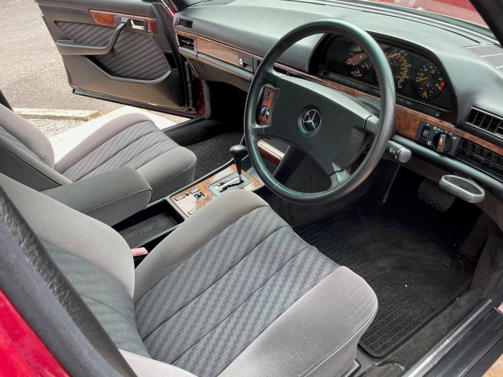 1992 Mercedes - Benz 300SE