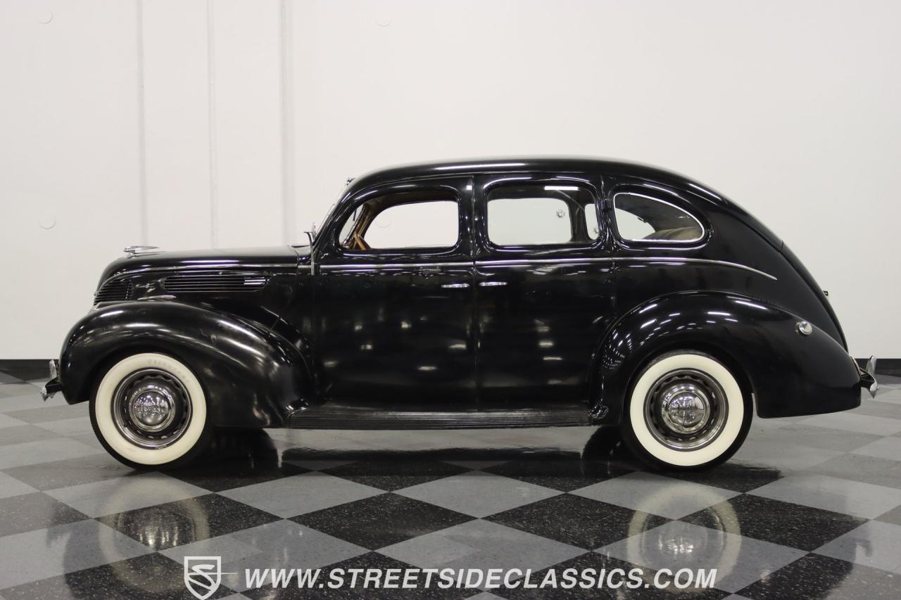 1938 Ford Deluxe Sedan