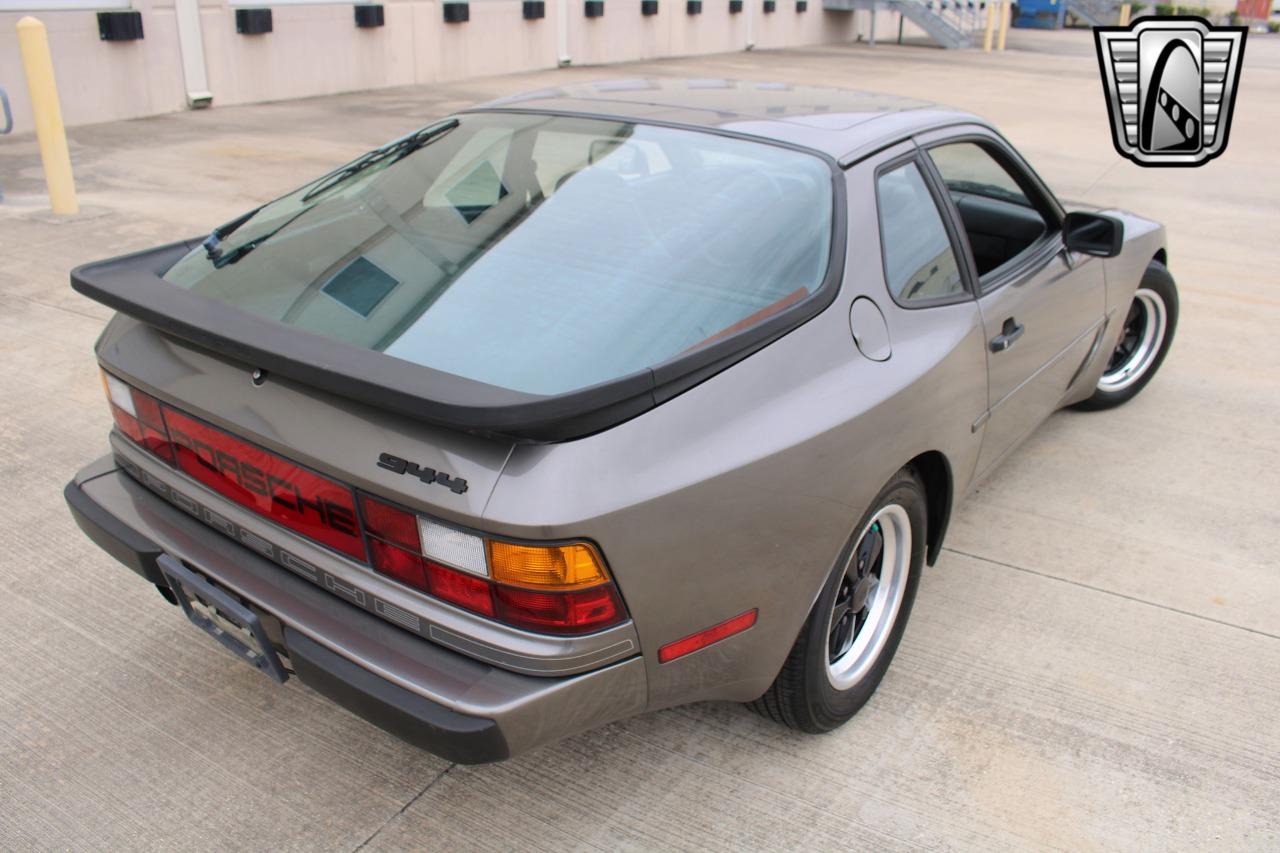 1984 Porsche 944