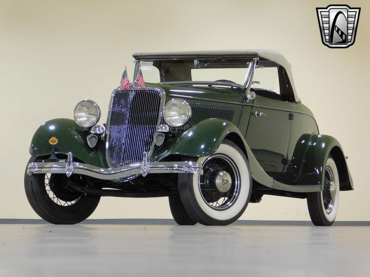 1934 Ford Custom Deluxe / Deluxe