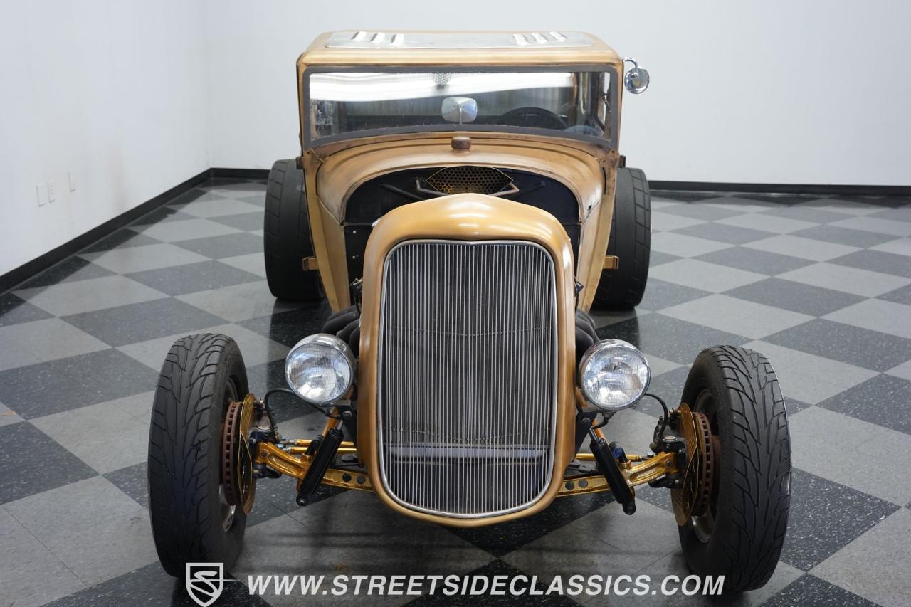 1928 Ford 5-Window Coupe