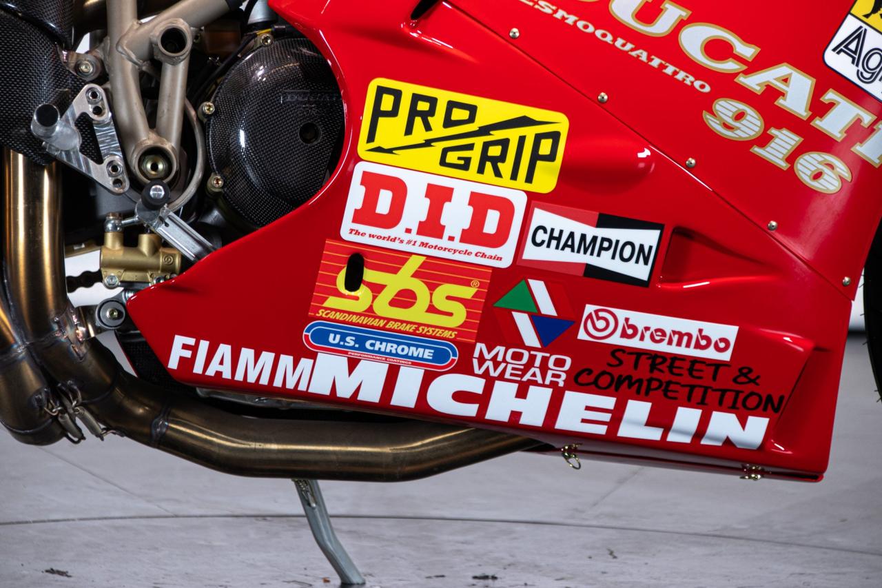 1995 Ducati 955 by FERRACCI