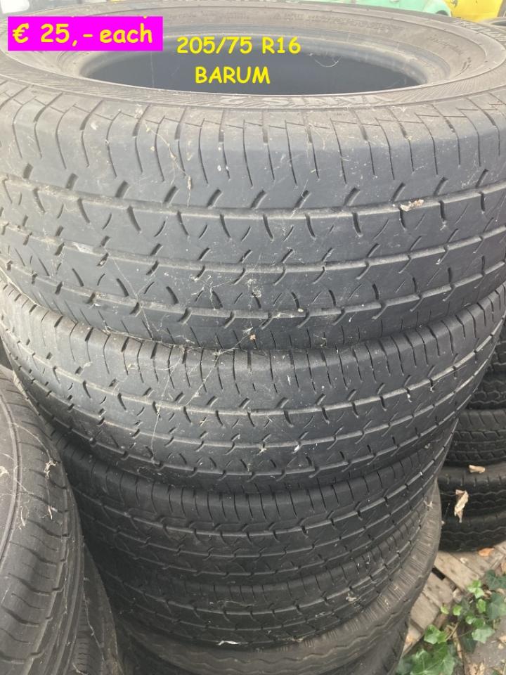 1900 Wheels Several classic car wheels