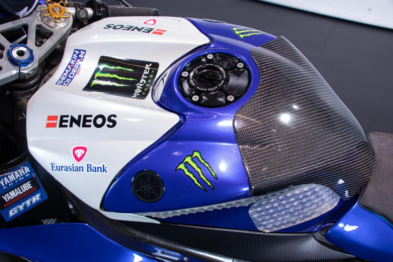 2004 Yamaha R1 CORSA