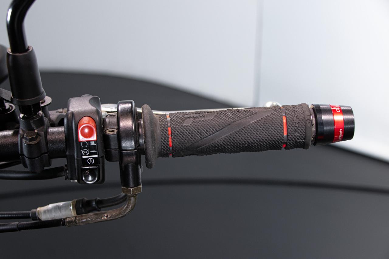 2005 Aprilia RSV V2 1000 TUONO