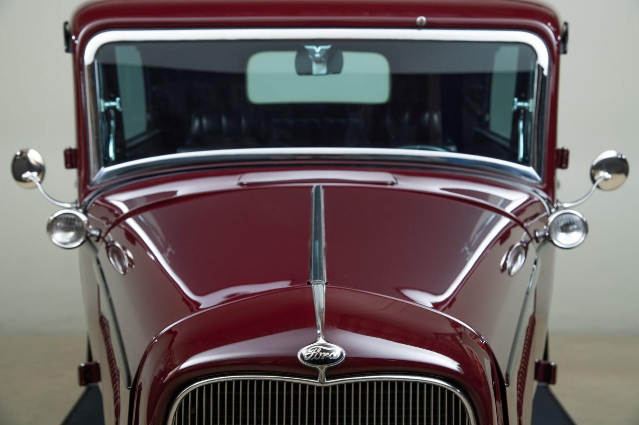 1932 Ford 2-Door Sedan