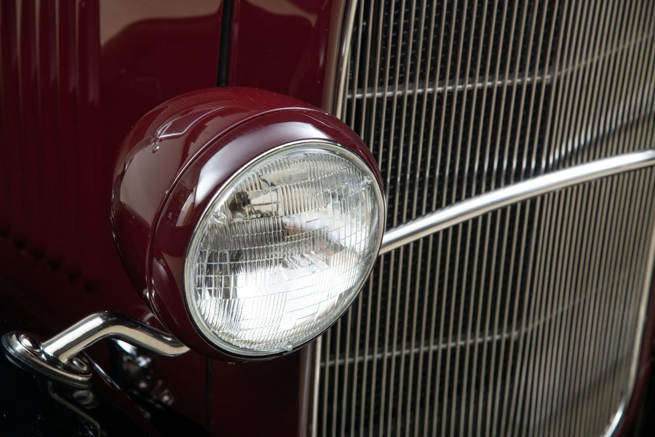 1932 Ford 2-Door Sedan