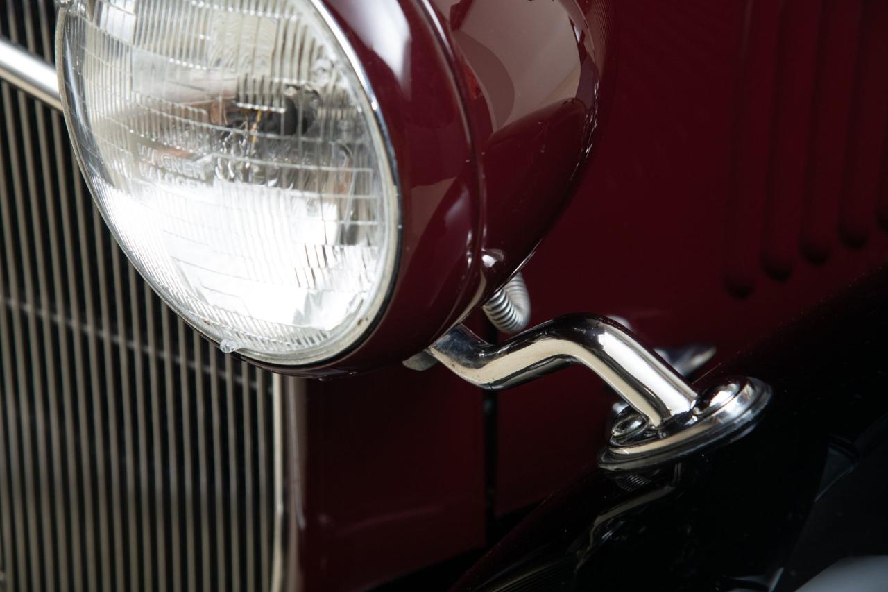 1932 Ford 2-Door Sedan