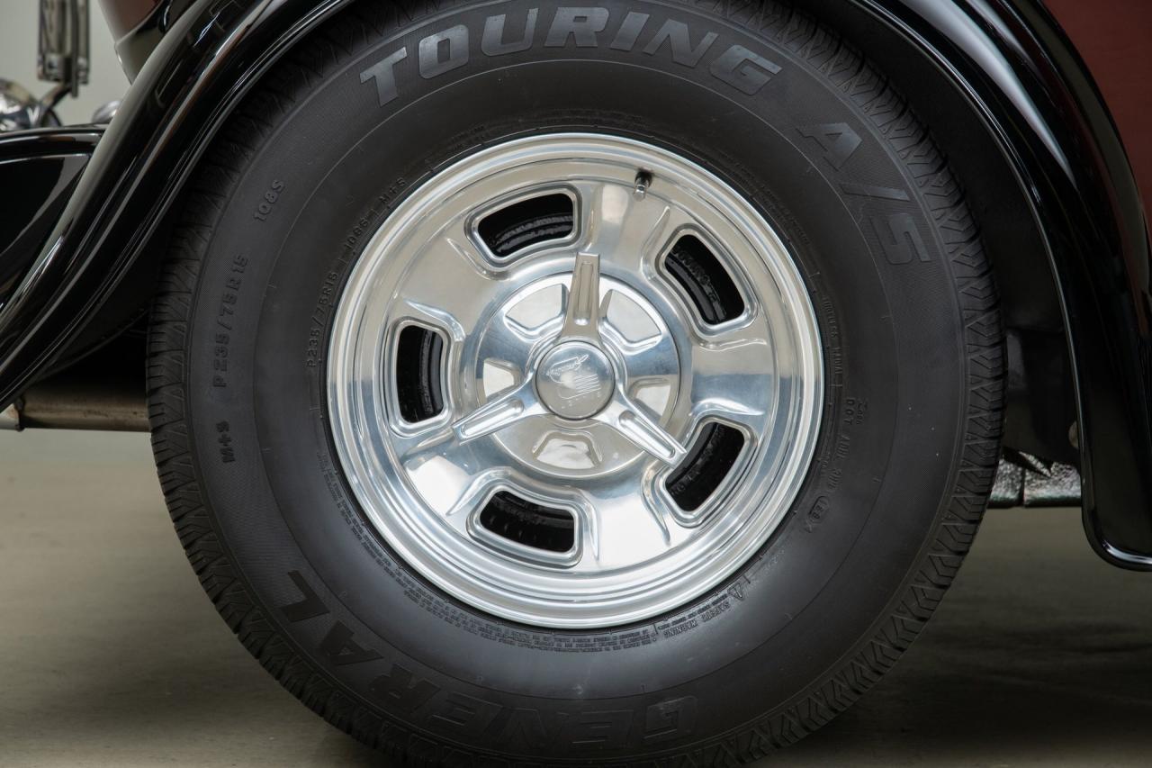 1932 Ford 2-Door Sedan