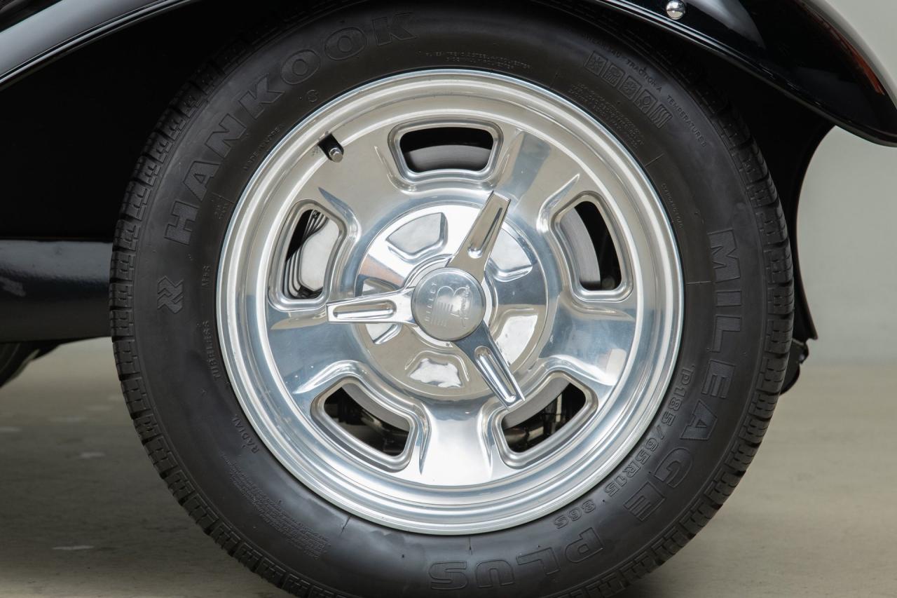 1932 Ford 2-Door Sedan