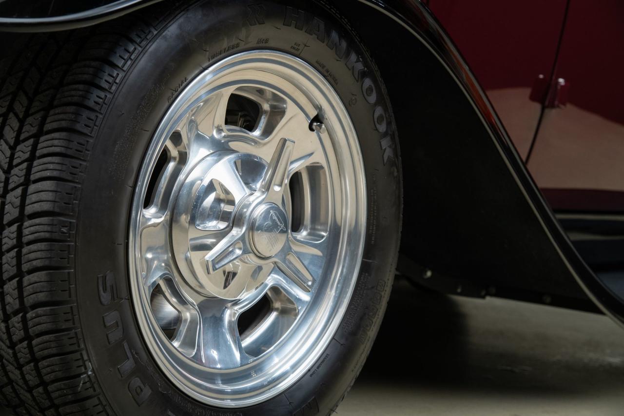 1932 Ford 2-Door Sedan