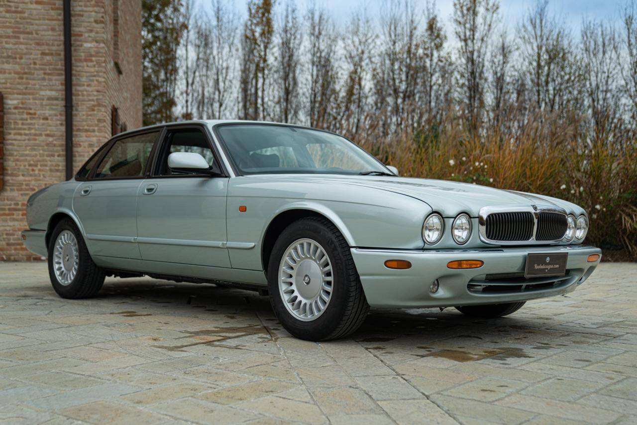 1997 Jaguar XJ8 3.2