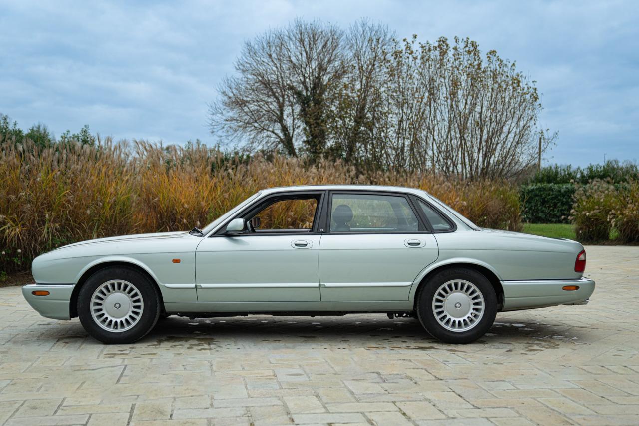 1997 Jaguar XJ8 3.2