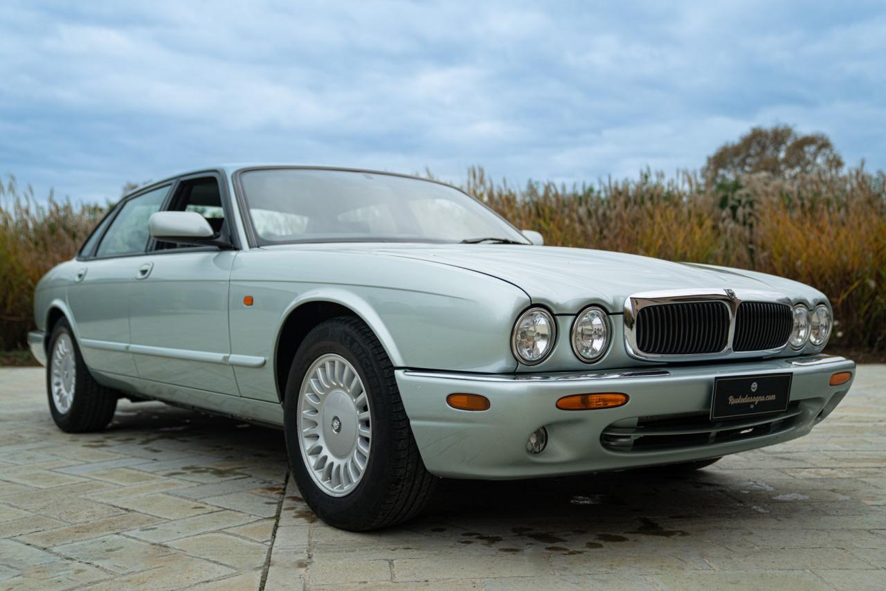 1997 Jaguar XJ8 3.2