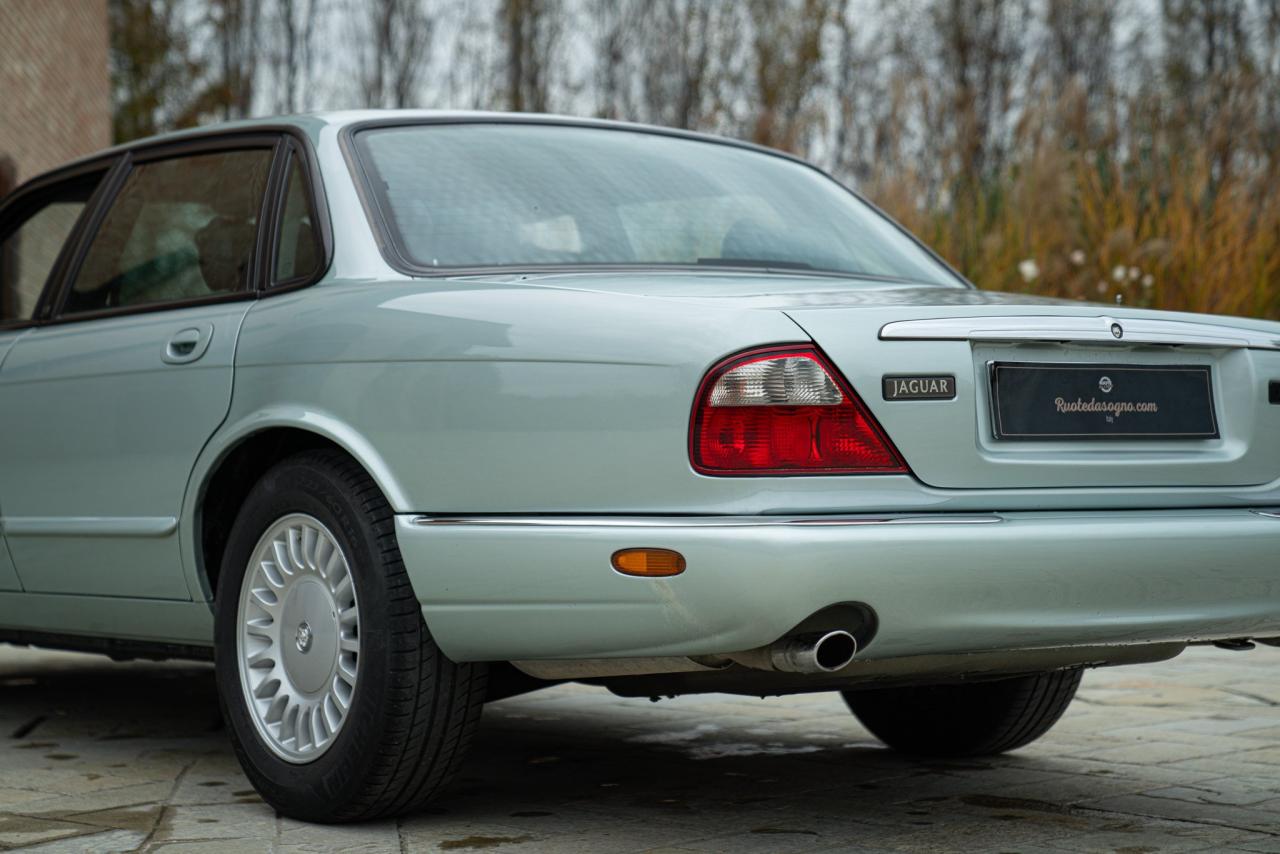 1997 Jaguar XJ8 3.2