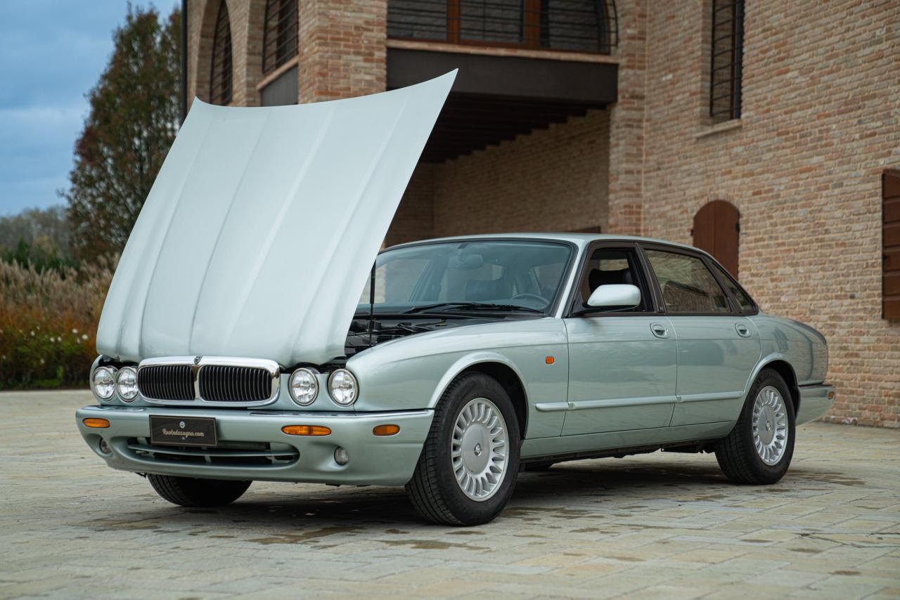 1997 Jaguar XJ8 3.2