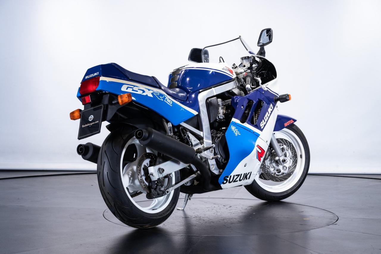 1988 Suzuki GSXR 750&nbsp;&nbsp;&nbsp;&nbsp;&nbsp;&nbsp;&nbsp;&nbsp;&nbsp;&nbsp;&nbsp;&nbsp;&nbsp;&nbsp;&nbsp;