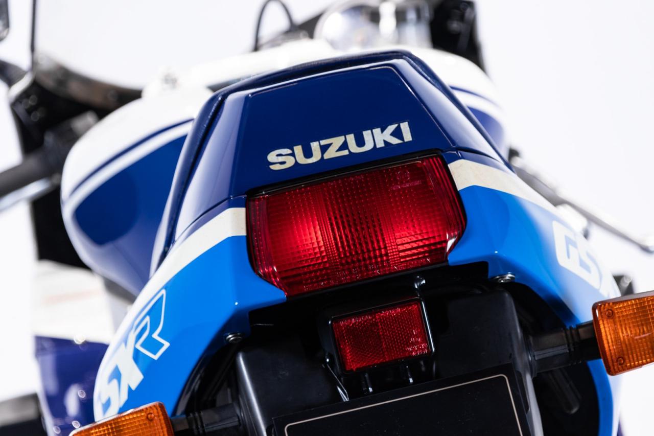 1988 Suzuki GSXR 750&nbsp;&nbsp;&nbsp;&nbsp;&nbsp;&nbsp;&nbsp;&nbsp;&nbsp;&nbsp;&nbsp;&nbsp;&nbsp;&nbsp;&nbsp;