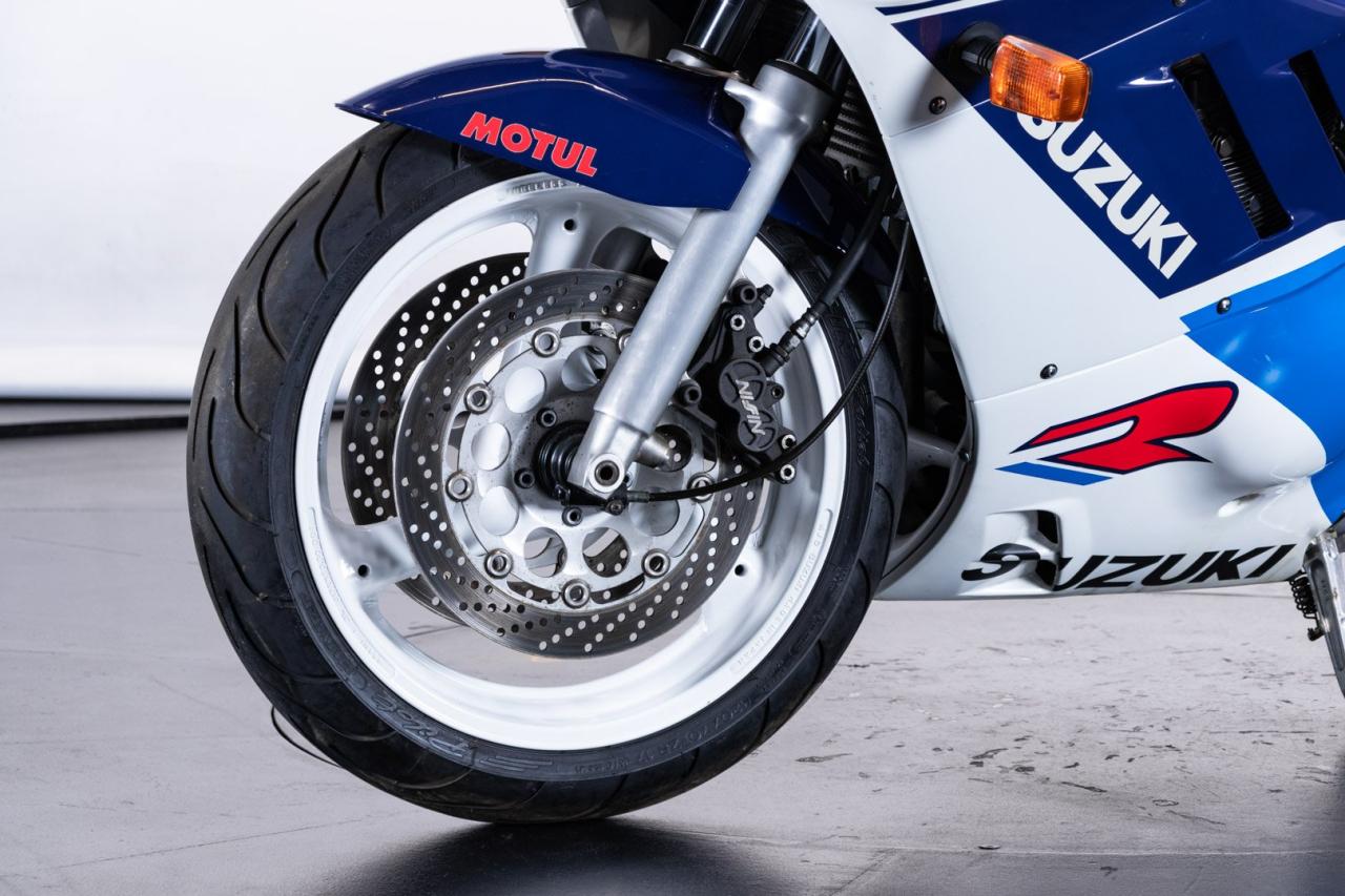 1988 Suzuki GSXR 750&nbsp;&nbsp;&nbsp;&nbsp;&nbsp;&nbsp;&nbsp;&nbsp;&nbsp;&nbsp;&nbsp;&nbsp;&nbsp;&nbsp;&nbsp;