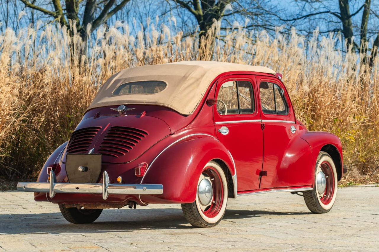 1957 Renault 4 CV D&eacute;capotable