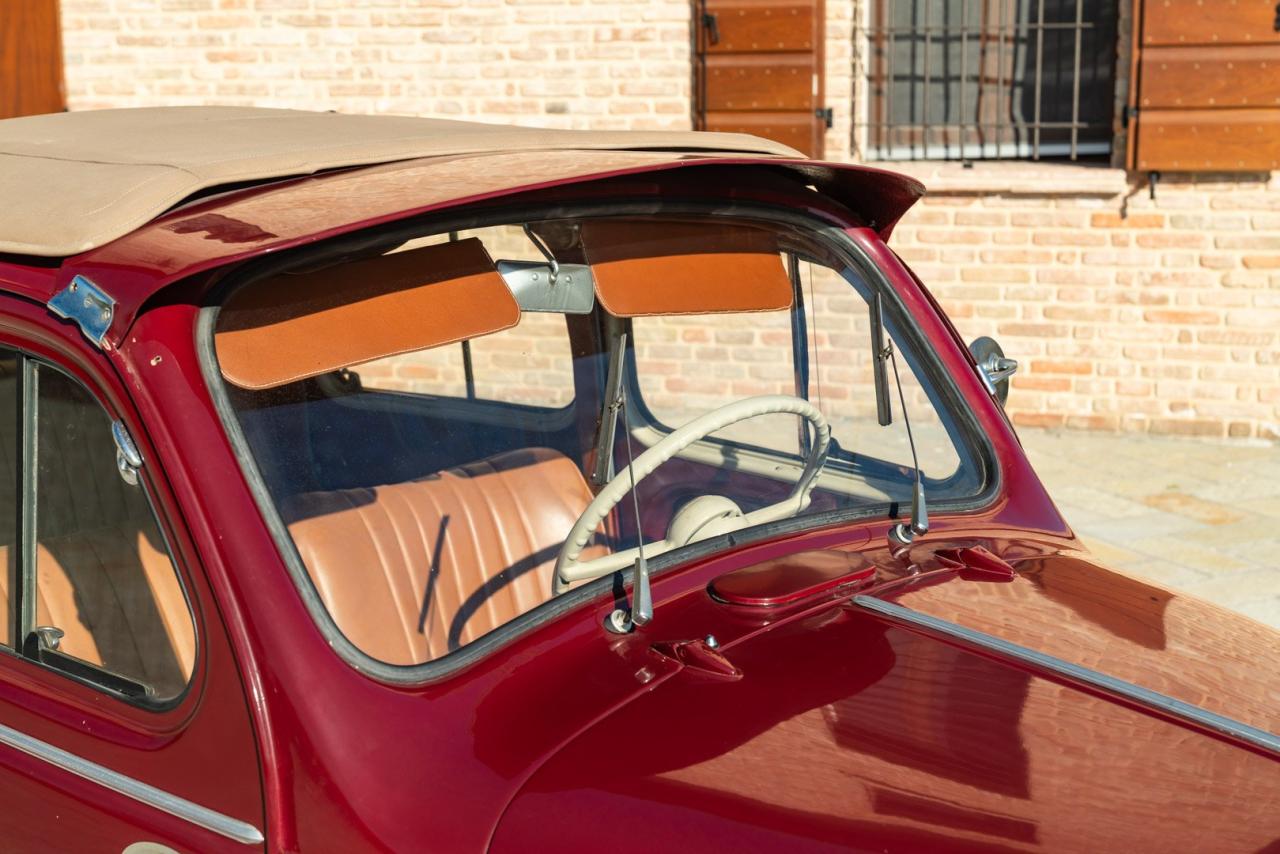 1957 Renault 4 CV D&eacute;capotable