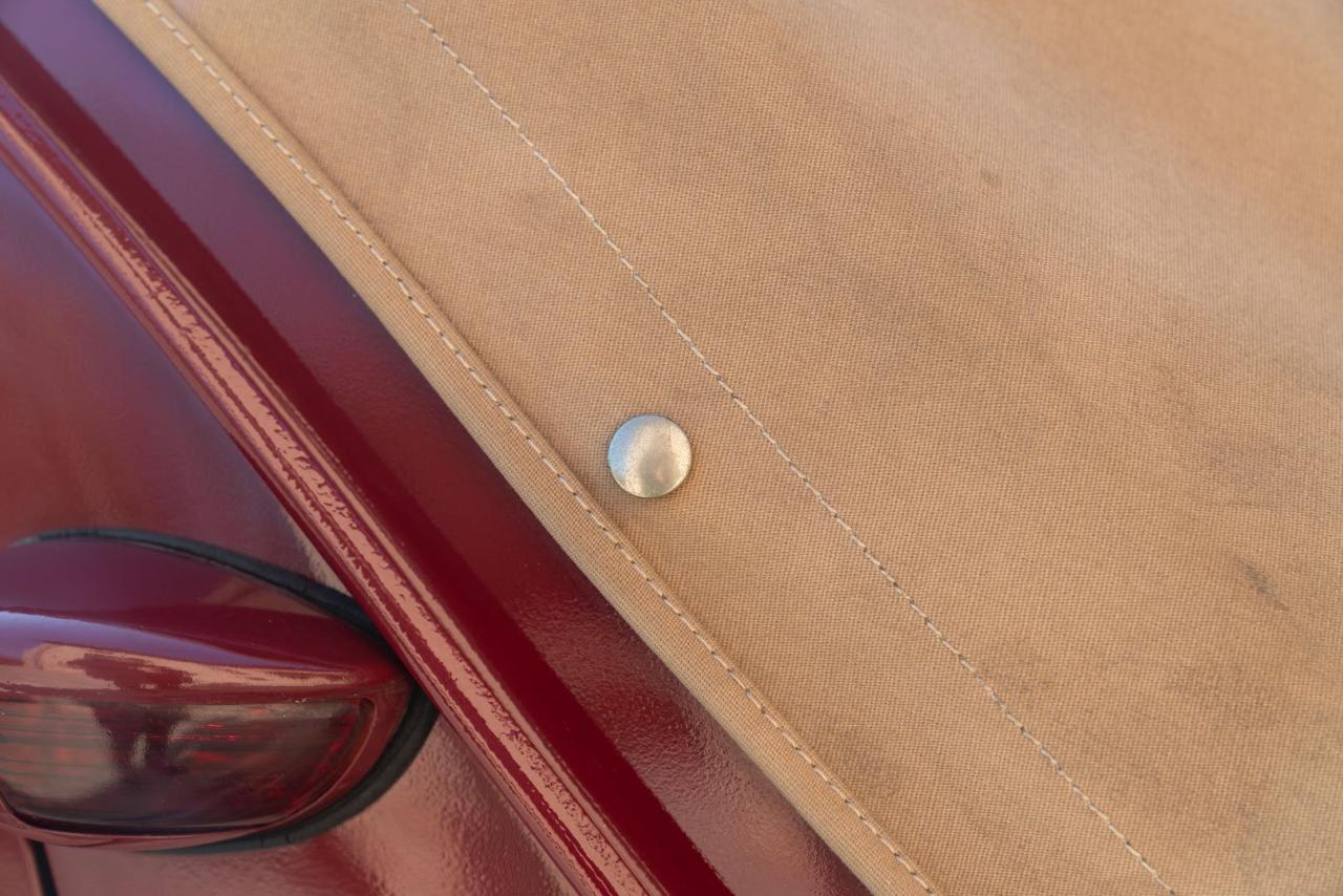 1957 Renault 4 CV D&eacute;capotable