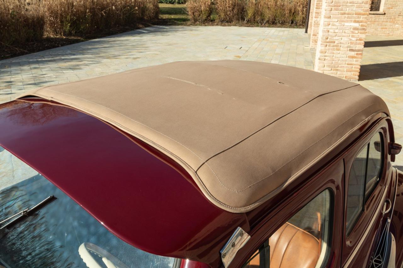 1957 Renault 4 CV D&eacute;capotable