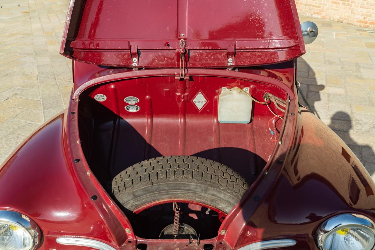 1957 Renault 4 CV D&eacute;capotable