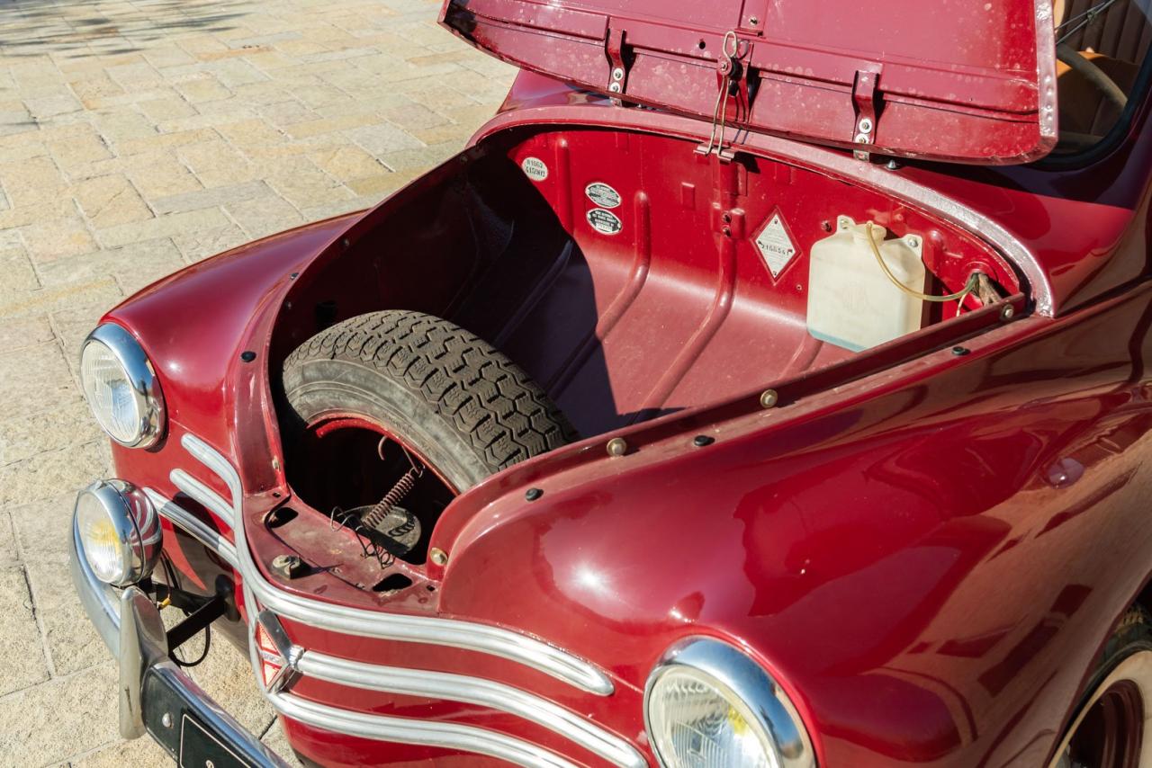 1957 Renault 4 CV D&eacute;capotable