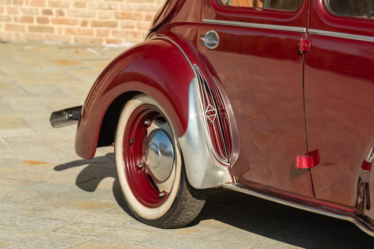 1957 Renault 4 CV D&eacute;capotable