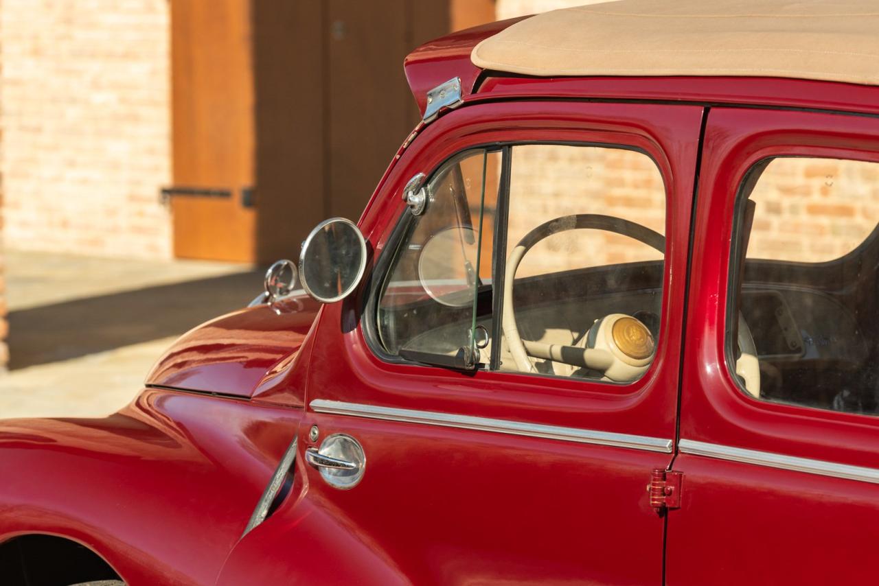 1957 Renault 4 CV D&eacute;capotable