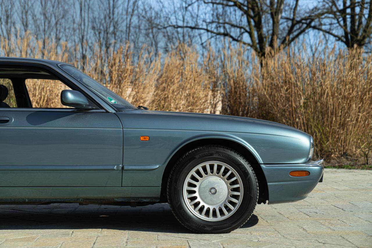 1997 Jaguar XJ8 3.2 EXECUTIVE