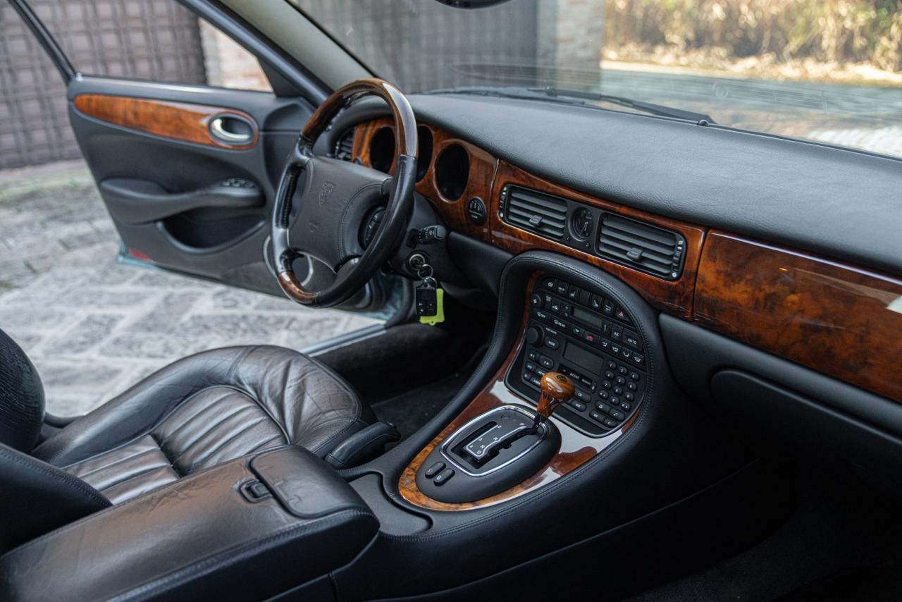 1997 Jaguar XJ8 3.2 EXECUTIVE