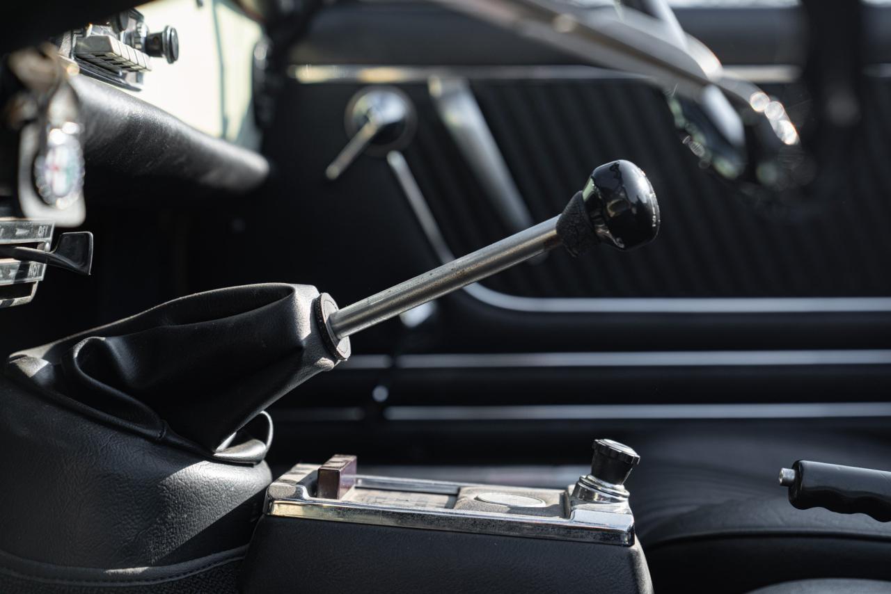 1969 Alfa Romeo SPIDER 1750 VELOCE &quot;OSSO DI SEPPIA&quot;