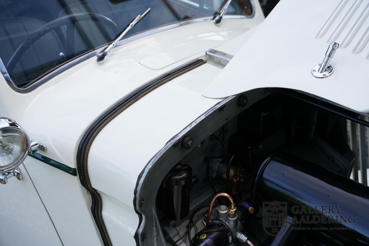 1933 Bentley 3&frac12; litre &ldquo;Streamline&rdquo; by Park Ward &amp; Co