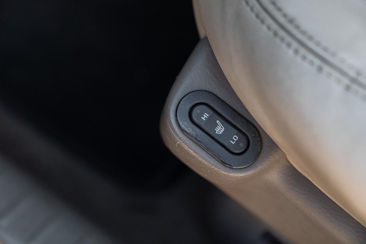 2005 Chrysler PT CRUISER  LIMITED 2.4 L CABRIOLET