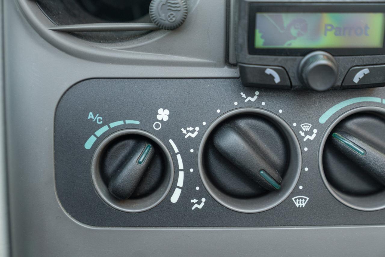 2005 Chrysler PT CRUISER  LIMITED 2.4 L CABRIOLET