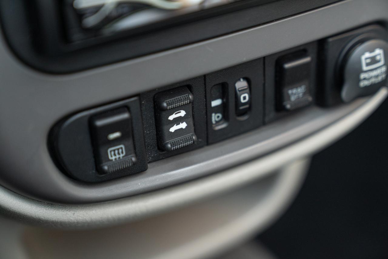 2005 Chrysler PT CRUISER  LIMITED 2.4 L CABRIOLET