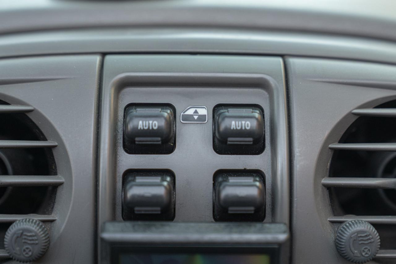 2005 Chrysler PT CRUISER  LIMITED 2.4 L CABRIOLET