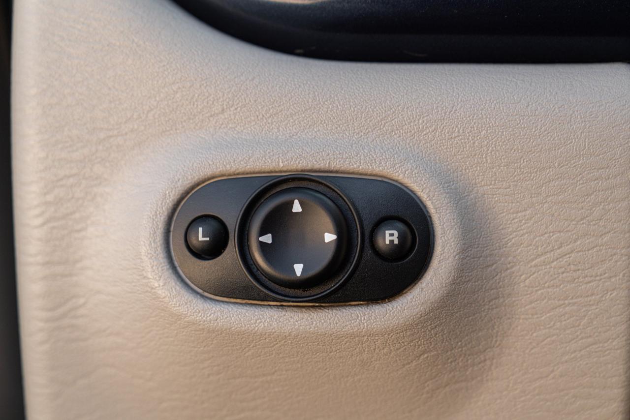 2005 Chrysler PT CRUISER  LIMITED 2.4 L CABRIOLET