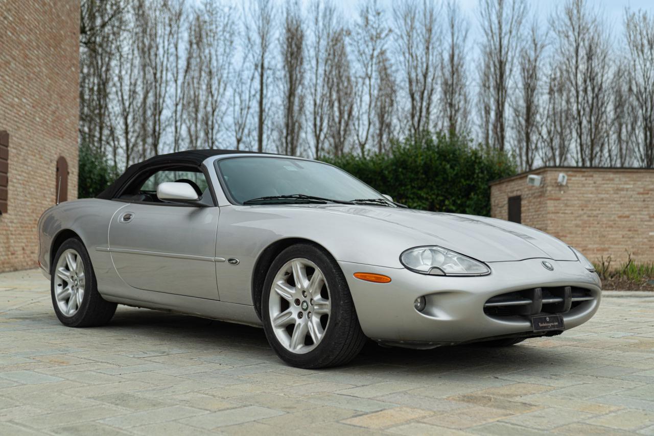 2000 Jaguar XK8 SPIDER