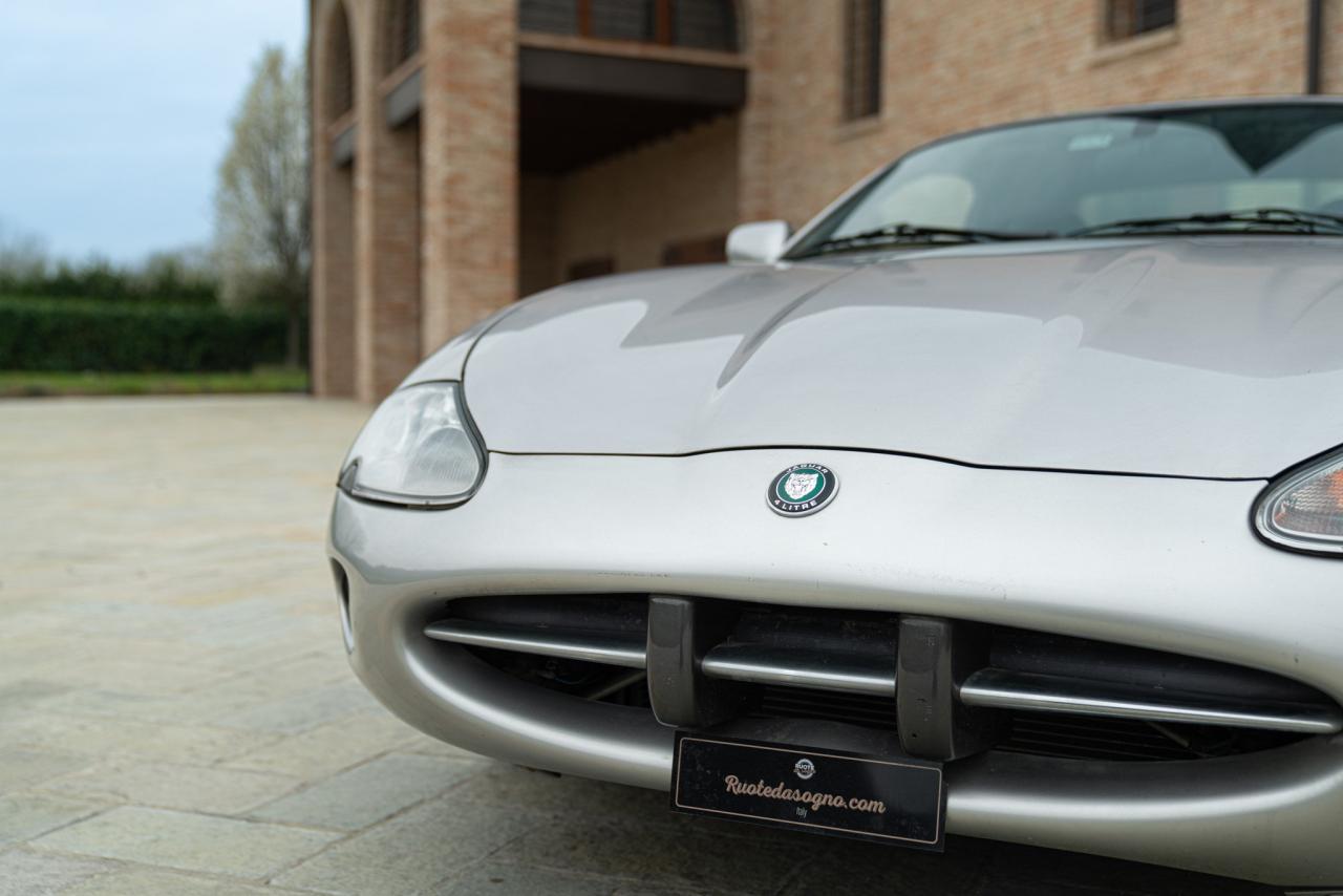 2000 Jaguar XK8 SPIDER