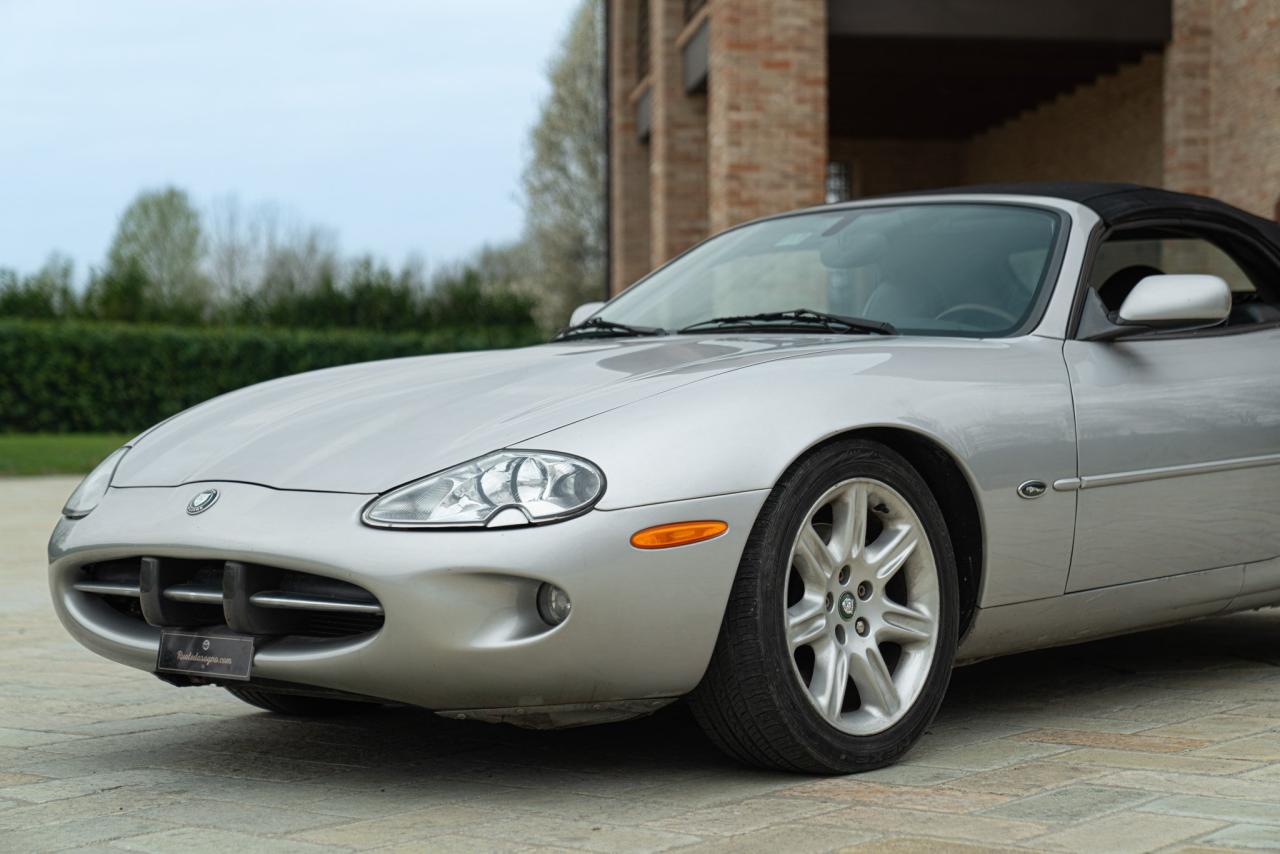 2000 Jaguar XK8 SPIDER