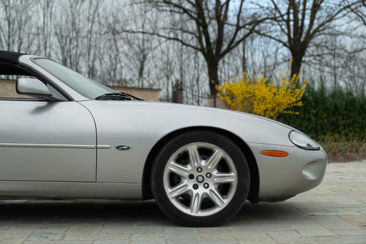 2000 Jaguar XK8 SPIDER