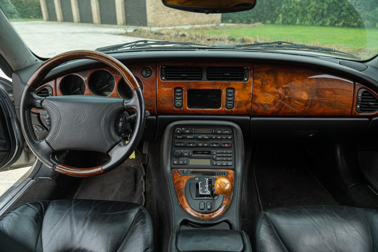 2000 Jaguar XK8 SPIDER