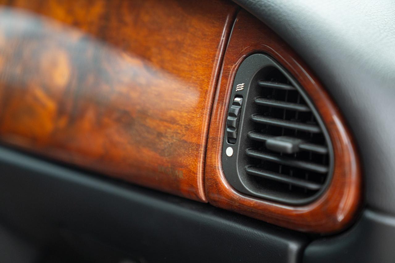 2000 Jaguar XK8 SPIDER