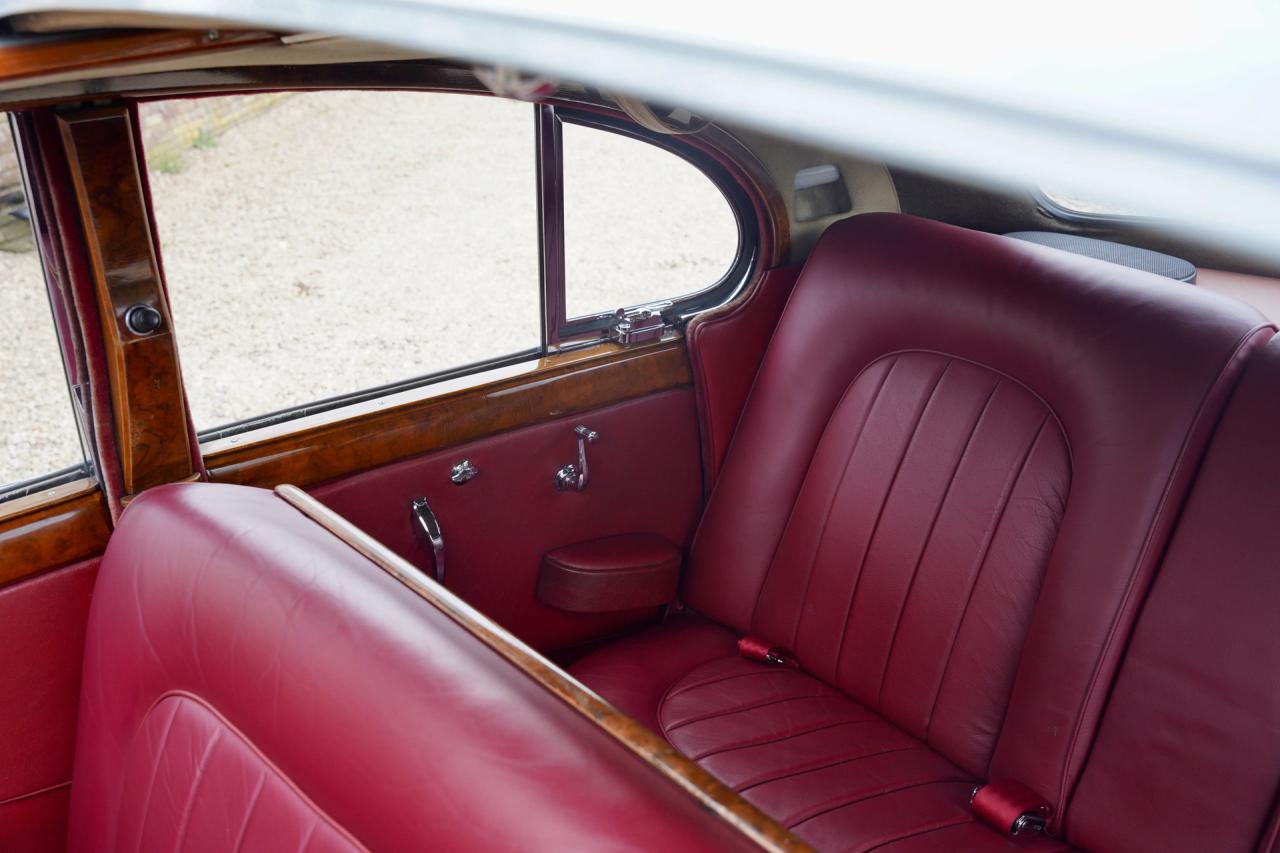 1959 Jaguar MK IX Saloon